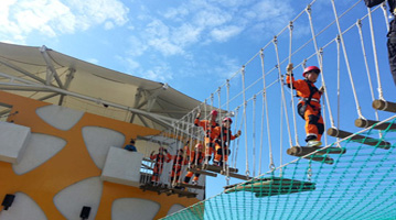 안전을 즐기면서 배울 수 있는 참여형 체험안전문화 행사를 진행하는 아이들